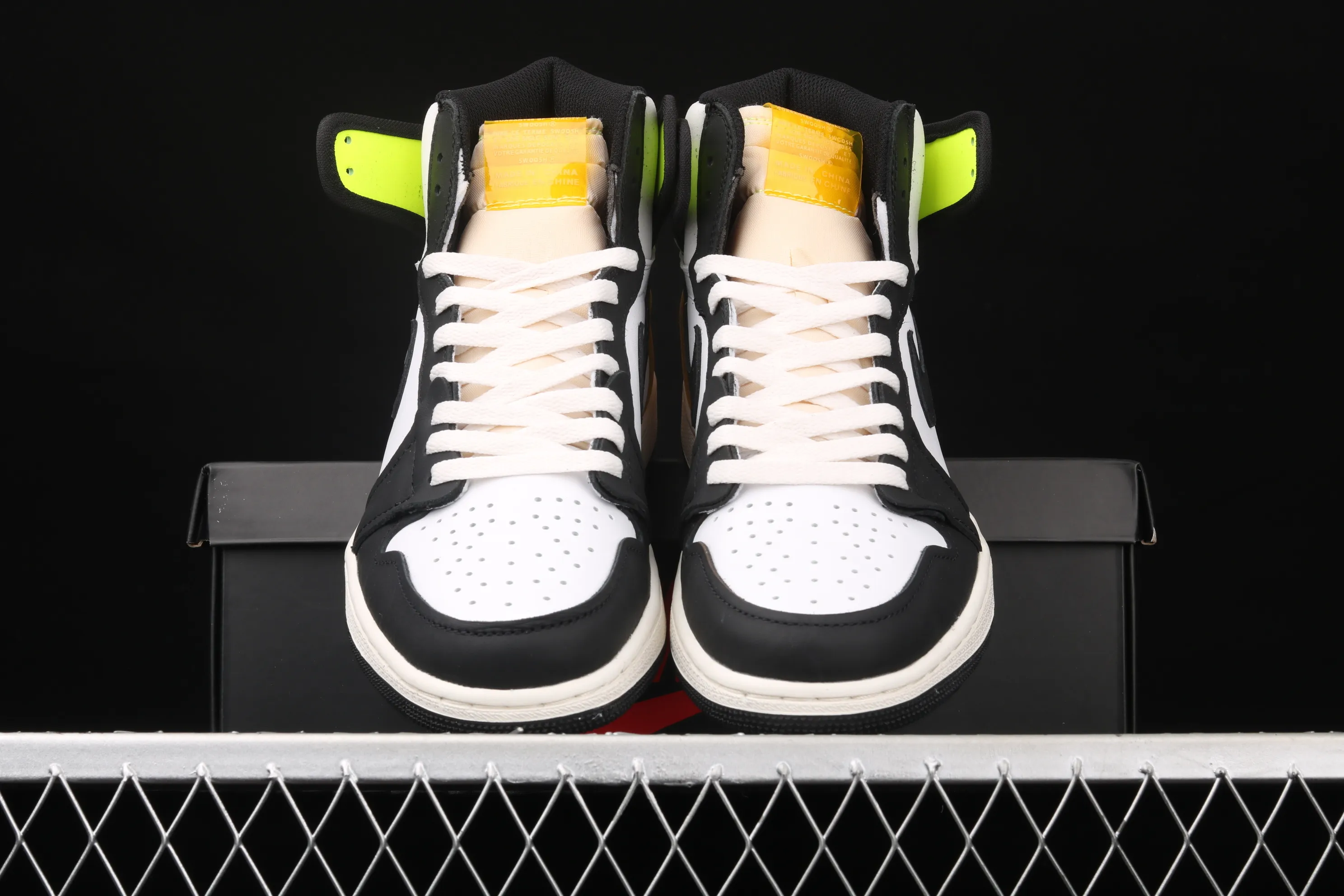 All categories Air Jordan Jordan series basketball shoes Air Jordan 1 High H version Air Jordan 1 Retro High OG AJ1 Joe 1 fluorescent yellow green Gaobang basketball shoes 555088-118
